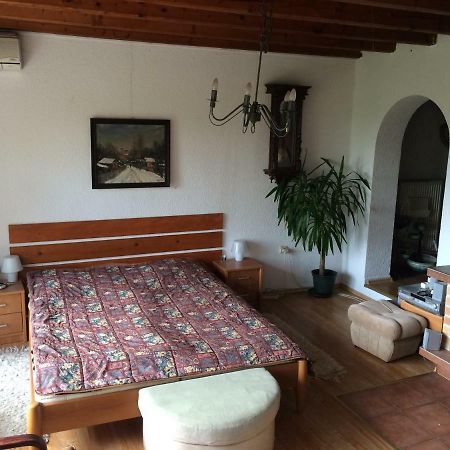 Holiday House Cervena Veza Пиещани Екстериор снимка