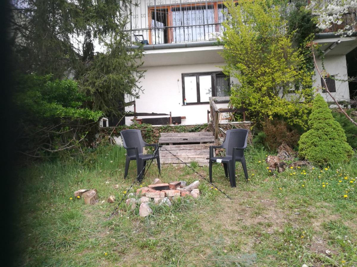 Holiday House Cervena Veza Пиещани Екстериор снимка
