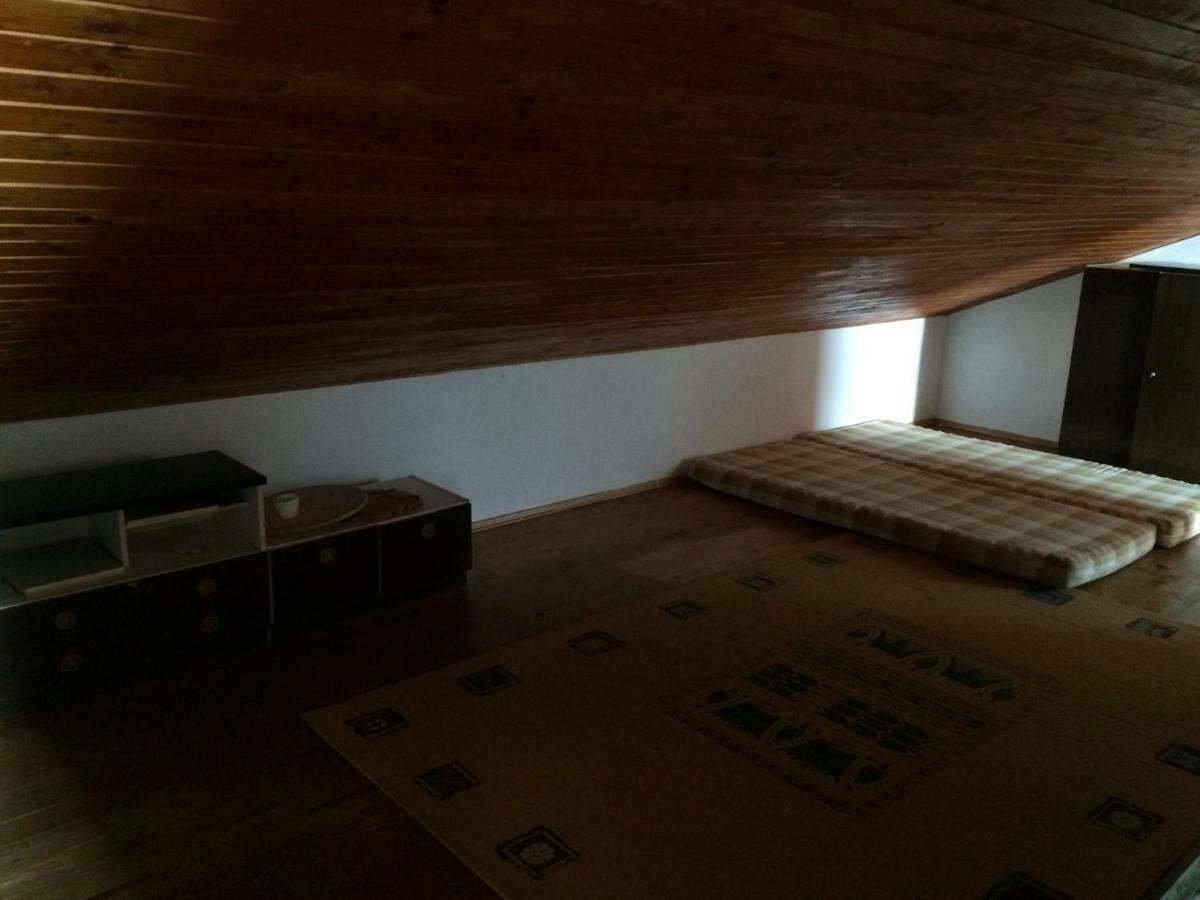 Holiday House Cervena Veza Пиещани Екстериор снимка