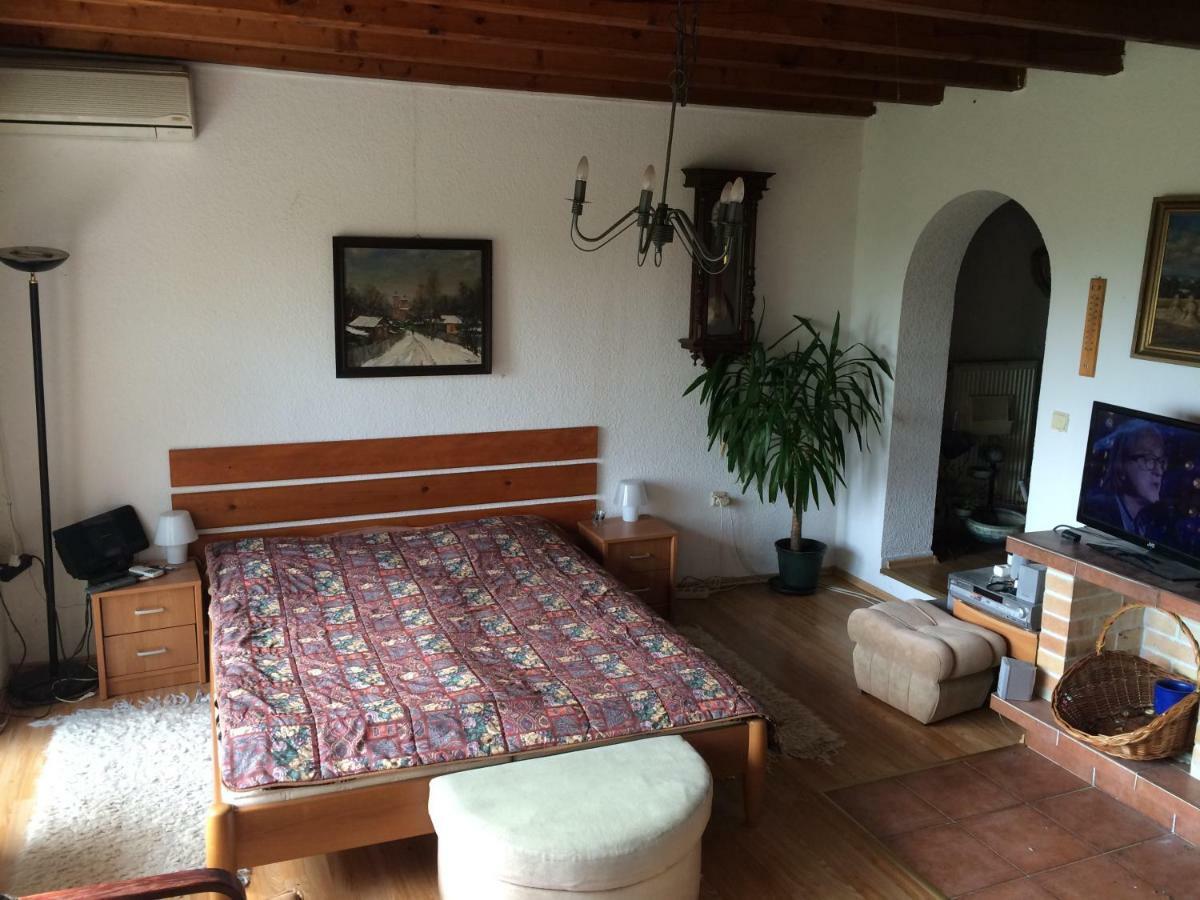 Holiday House Cervena Veza Пиещани Екстериор снимка
